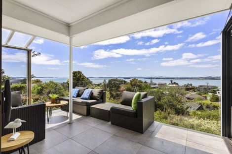 Photo of property in 2/7 Pounamu Place, Shelly Park, Auckland, 2014