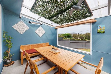 Photo of property in 10 Kent Terrace, Foxton Beach, Foxton, 4815