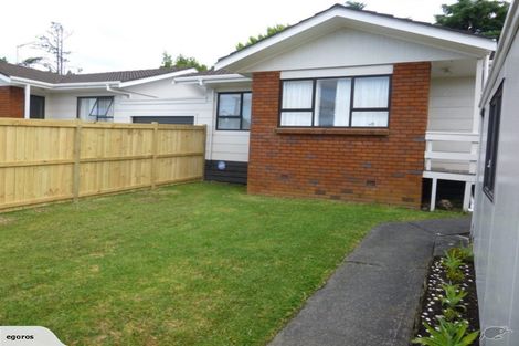 Photo of property in 2/110 Edmonton Road, Henderson, Auckland, 0612