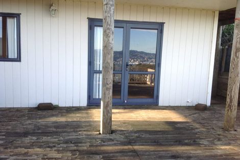 Photo of property in 49 Edgecombe Street, Newlands, Wellington, 6037