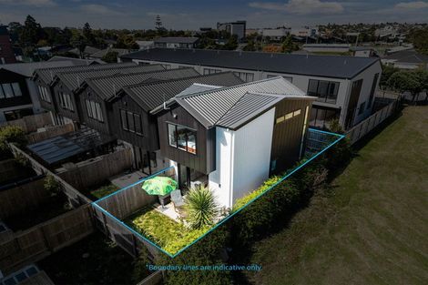 Photo of property in 8/28 Smythe Road, Henderson, Auckland, 0612
