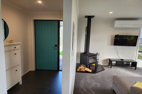 Photo of property in 1 Blackhawk Close, Kinloch, 3377