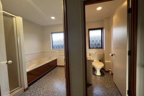 Photo of property in 15 Del Mar Place, Merrilands, New Plymouth, 4312