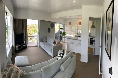 Photo of property in 1/54 Ayton Drive, Totara Vale, Auckland, 0629