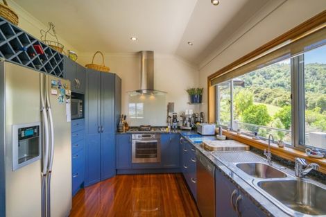 Photo of property in 52 Tarapatiki Drive, Whitianga, 3510