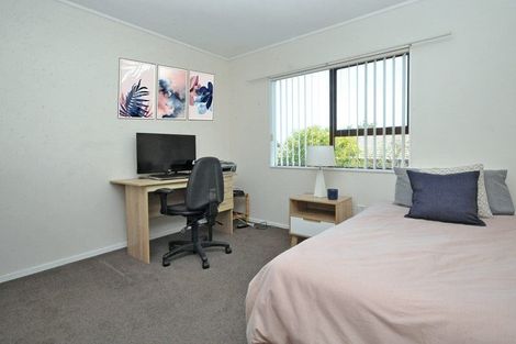 Photo of property in 1/6 Sevilla Place, Unsworth Heights, Auckland, 0632