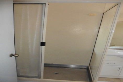 Photo of property in 37 Kirrie Avenue, Te Atatu South, Auckland, 0610