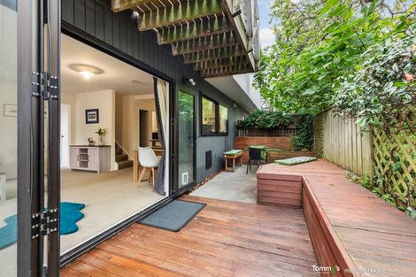 Photo of property in 163u4 Queens Drive, Lyall Bay, Wellington, 6022