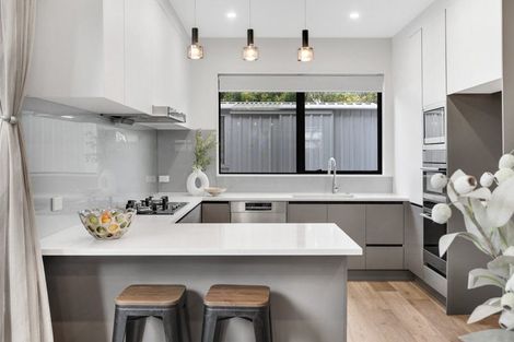 Photo of property in 74a Walworth Avenue, Pakuranga Heights, Auckland, 2010