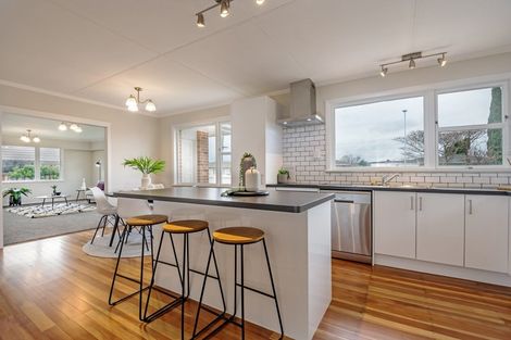 Photo of property in 5 Sutherland Crescent, Westbrook, Palmerston North, 4412