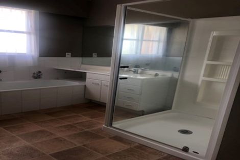 Photo of property in 70 Clevedon Road, Papakura, 2110