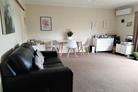 Photo of property in 3/2 Burdendale Grove, Churton Park, Wellington, 6037