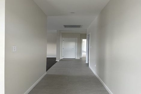 Photo of property in 11 Cassin Place, Taradale, 4112