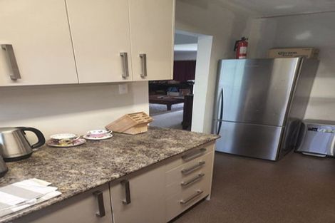 Photo of property in 25 South Lynn Road, Titirangi, Auckland, 0604