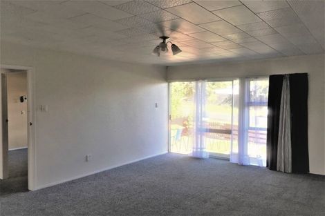 Photo of property in 3/2 Hinekohu Street, New Lynn, Auckland, 0600