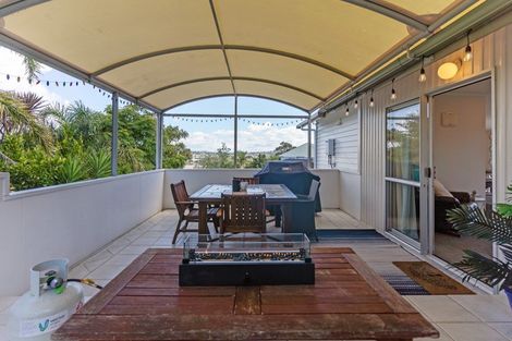 Photo of property in 4 Melandra Road, Stanmore Bay, Whangaparaoa, 0932