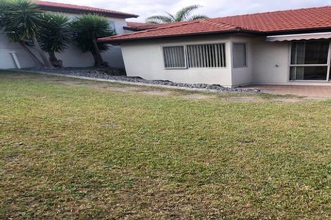 Photo of property in 9 Graham Collins Drive, Windsor Park, Auckland, 0632