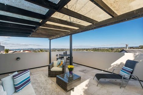 Photo of property in 22a Van Dyke Place, West Harbour, Auckland, 0618