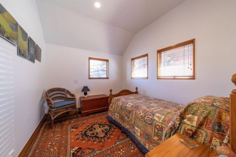 Photo of property in 10 Peregrine Place, Queenstown, 9300