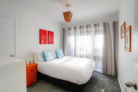 Photo of property in 4 Chatswood Grove, Chatswood, Auckland, 0626