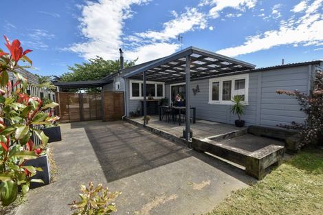 Photo of property in 6 Davy Street, Carterton, 5713