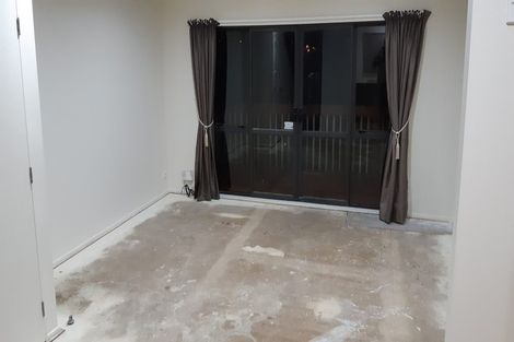 Photo of property in 6/44 Fields Parade, Oteha, Auckland, 0632