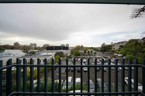 Photo of property in 4/2 Ruakiwi Road, Hamilton Lake, Hamilton, 3204