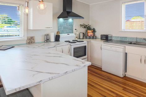 Photo of property in 1 Andresen Street, Foxton Beach, Foxton, 4815