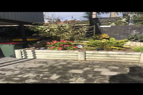 Photo of property in 22 School Road, Te Atatu South, Auckland, 0610