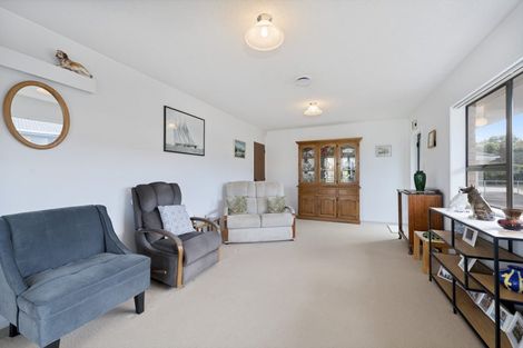 Photo of property in 2/9 Annette Avenue, Te Atatu South, Auckland, 0610