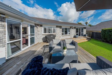 Photo of property in 4 Hanly Close, West Harbour, Auckland, 0618