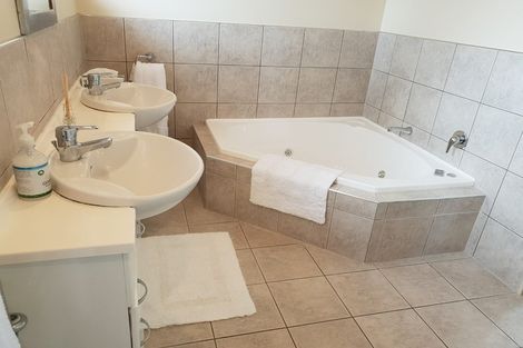 Photo of property in 239 Hill Road, The Gardens, Auckland, 2105