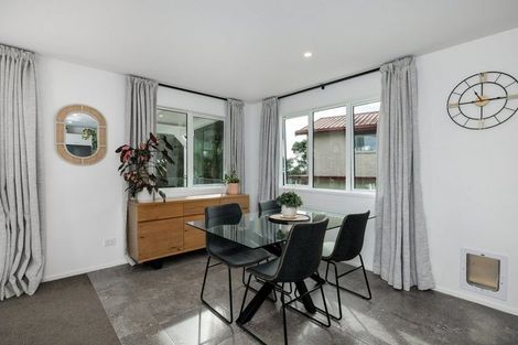 Photo of property in 12a Waterview Place, Haruru, 0204