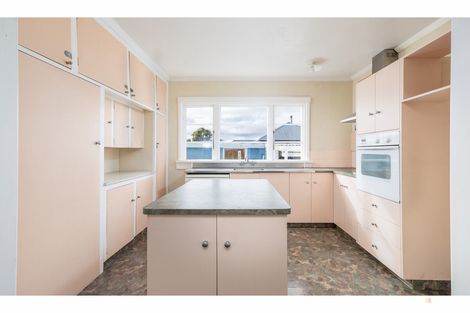 Photo of property in 53 Rhodes Street, Waimate, 7924