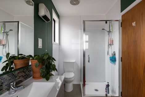 Photo of property in 15 Montana Place, Merrilands, New Plymouth, 4312
