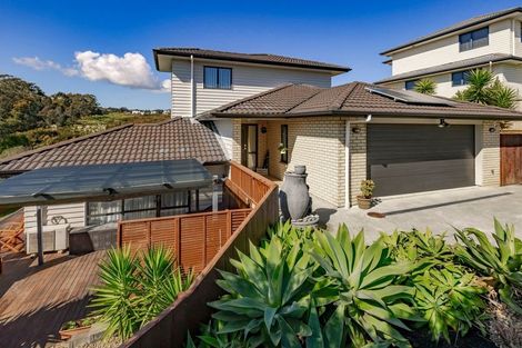 Photo of property in 121 Keri Vista Rise, Papakura, 2110