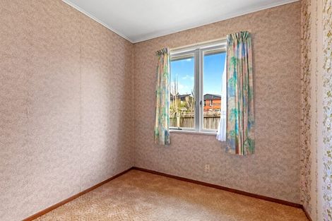 Photo of property in 15 Lauderdale Road, Birkdale, Auckland, 0626