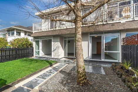 Photo of property in 86 Sylvan Avenue, Northcote, Auckland, 0627