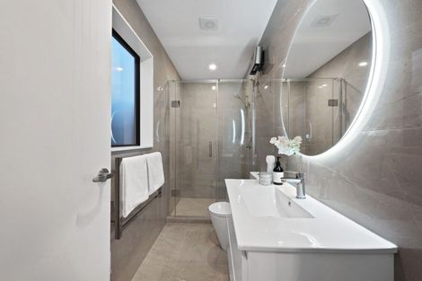 Photo of property in 42c Takutai Avenue, Half Moon Bay, Auckland, 2012