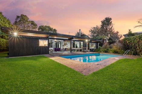 Photo of property in 28 Kahurangi Place, Hillpark, Auckland, 2102