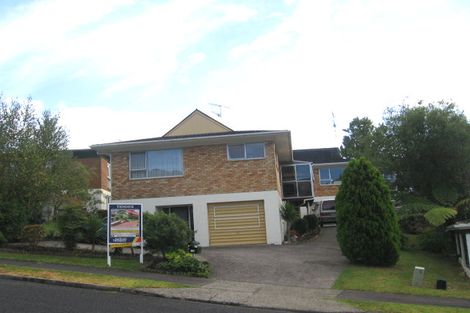 Photo of property in 2/13 Gretel Place, Hillcrest, Auckland, 0627