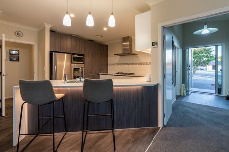 Photo of property in 32 Madison Street, Cambridge, 3434