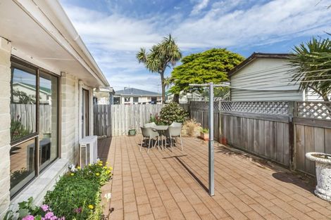 Photo of property in 84a Endeavour Street, Lyall Bay, Wellington, 6022