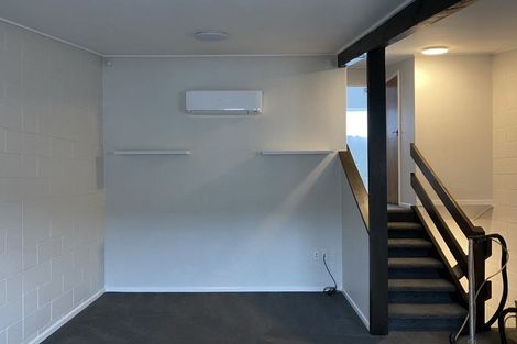 Photo of property in 21f5 Collins Avenue, Tawa, Wellington, 5028