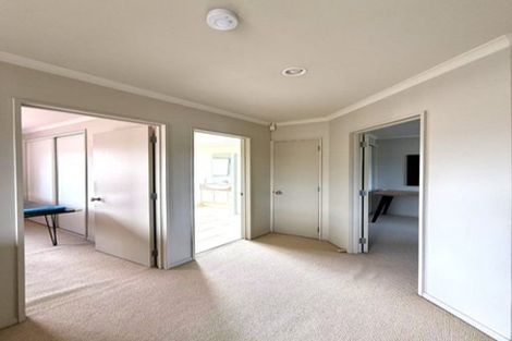 Photo of property in 8 Applebox Lane, Henderson, Auckland, 0612