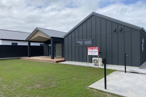 Photo of property in 14 Annie Aranui Drive, Poraiti, 4182