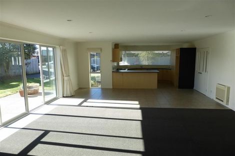 Photo of property in 25 Mataroa Place, Parklands, Christchurch, 8083