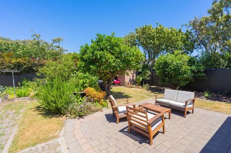 Photo of property in 24 Rewarewa Crescent, Waikanae, 5036