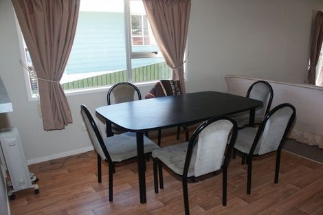 Photo of property in 71 Kemp Road, Massey, Auckland, 0614