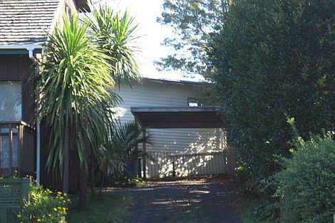 Photo of property in 1/99 Konini Road, Titirangi, Auckland, 0604